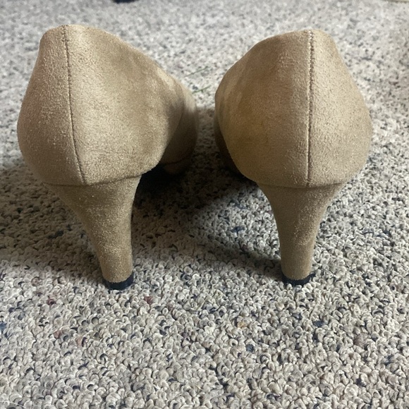 Boston Design Studio Warm Sand Color Heels Pumps Sz 8.5 NIB - Picture 3 of 6